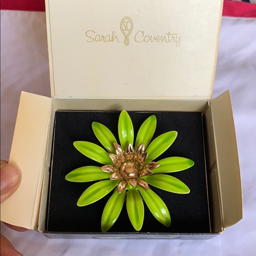 Sarah Coventry Vintage Green and Golf Brooch